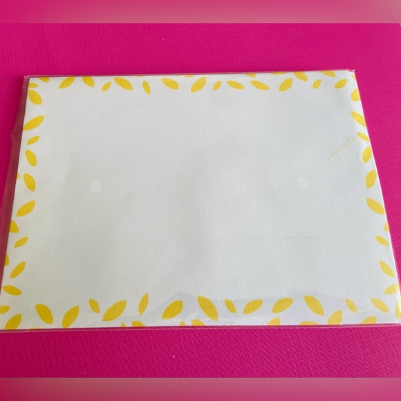 NWT! Lot of 4 greeting cards. Assorted designs. New in packaging. - Picture 8 of 10